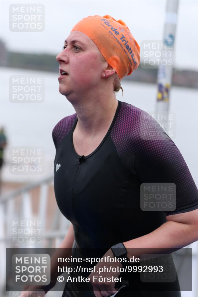 16.08.2026 - KN Förde Triathlon 2026 Antke Förster http://msf.ph/oto/9992993 16.08.2026 09:27:24 Schwimmen 253, 263, 264, 266, 128, 132, 256 meine-sportfotos.de