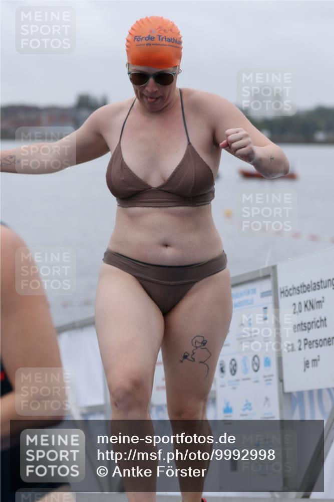16.08.2026 - KN Förde Triathlon 2026 Antke Förster http://msf.ph/oto/9992998 16.08.2026 09:27:37 Schwimmen 128, 132, 263, 266, 256 meine-sportfotos.de
