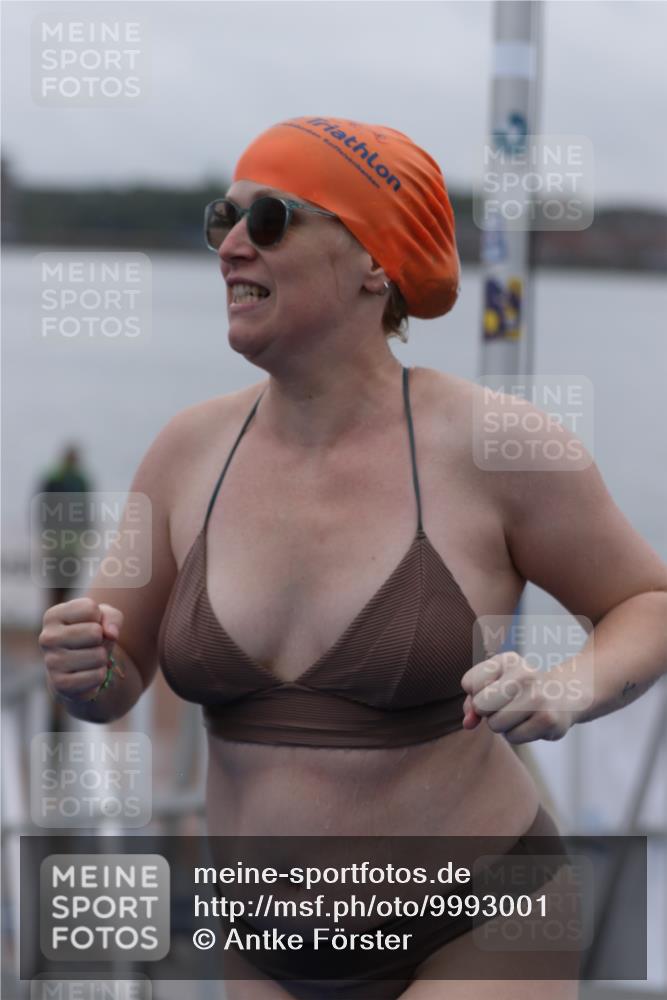 16.08.2026 - KN Förde Triathlon 2026 Antke Förster http://msf.ph/oto/9993001 16.08.2026 09:27:38 Schwimmen 128, 132, 263, 266, 256 meine-sportfotos.de