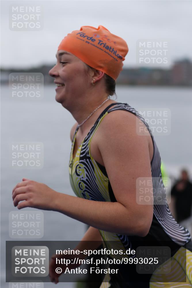 16.08.2026 - KN Förde Triathlon 2026 Antke Förster http://msf.ph/oto/9993025 16.08.2026 09:29:24 Schwimmen 233, 234, 260, 267 meine-sportfotos.de