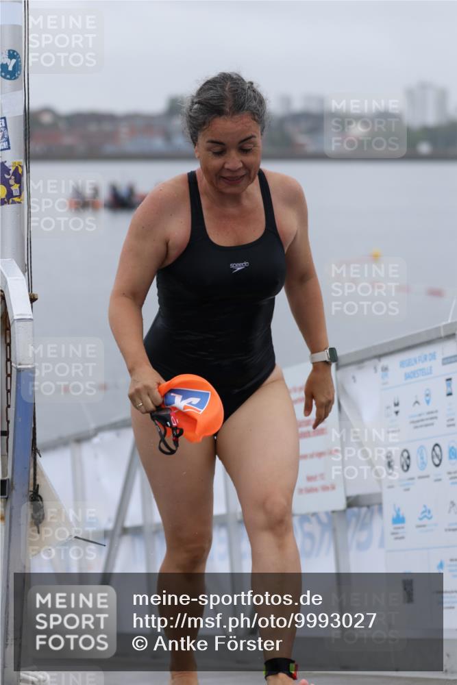 16.08.2026 - KN Förde Triathlon 2026 Antke Förster http://msf.ph/oto/9993027 16.08.2026 09:29:29 Schwimmen 233, 234, 260, 267 meine-sportfotos.de