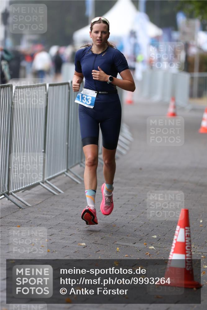 16.08.2026 - KN Förde Triathlon 2026 Antke Förster http://msf.ph/oto/9993264 16.08.2026 10:07:05 Laufen  meine-sportfotos.de