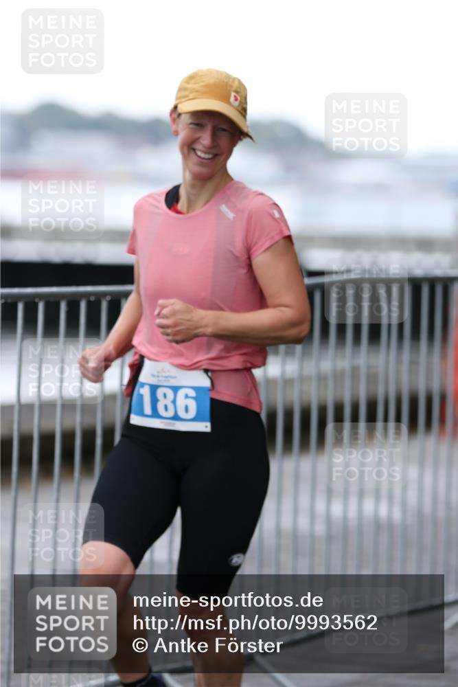 16.08.2026 - KN Förde Triathlon 2026 Antke Förster http://msf.ph/oto/9993562 16.08.2026 10:14:13 Laufen  meine-sportfotos.de