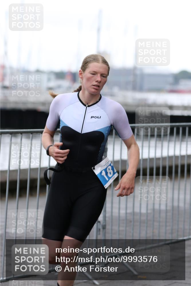 16.08.2026 - KN Förde Triathlon 2026 Antke Förster http://msf.ph/oto/9993576 16.08.2026 10:14:25 Laufen  meine-sportfotos.de