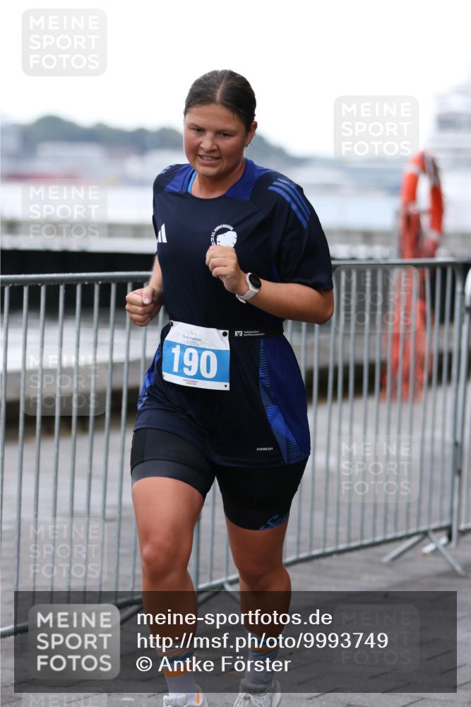 16.08.2026 - KN Förde Triathlon 2026 Antke Förster http://msf.ph/oto/9993749 16.08.2026 10:18:23 Laufen  meine-sportfotos.de