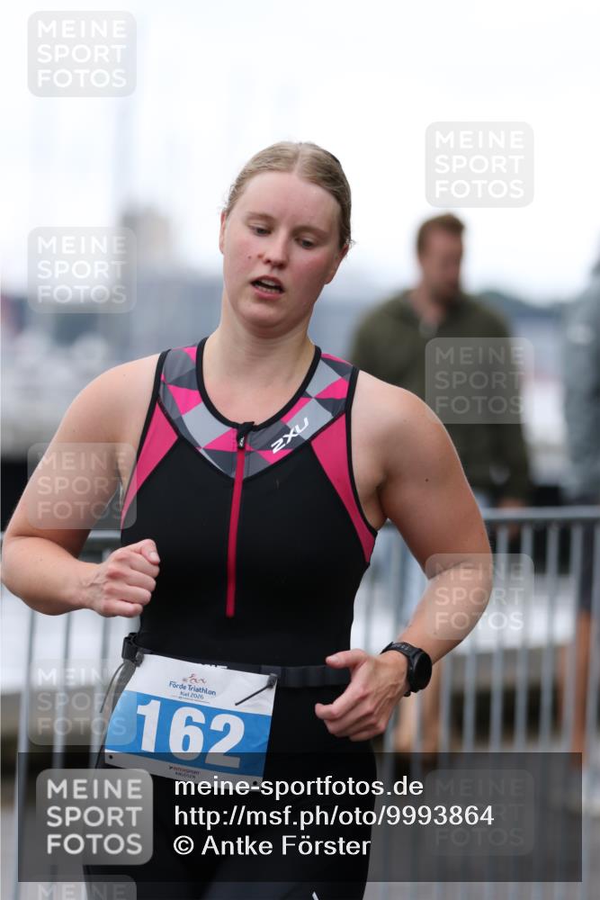 16.08.2026 - KN Förde Triathlon 2026 Antke Förster http://msf.ph/oto/9993864 16.08.2026 10:20:51 Laufen  meine-sportfotos.de
