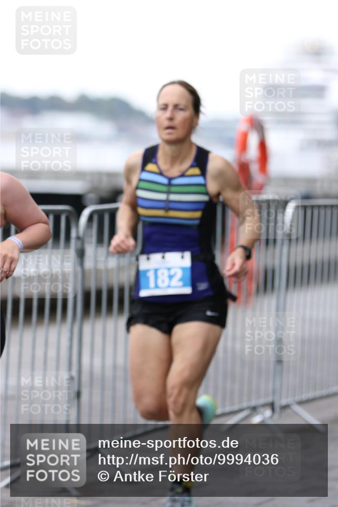 16.08.2026 - KN Förde Triathlon 2026 Antke Förster http://msf.ph/oto/9994036 16.08.2026 10:24:21 Laufen  meine-sportfotos.de