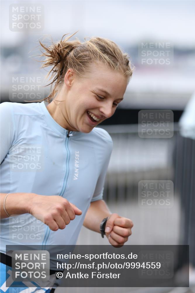 16.08.2026 - KN Förde Triathlon 2026 Antke Förster http://msf.ph/oto/9994559 16.08.2026 10:36:05 Laufen  meine-sportfotos.de