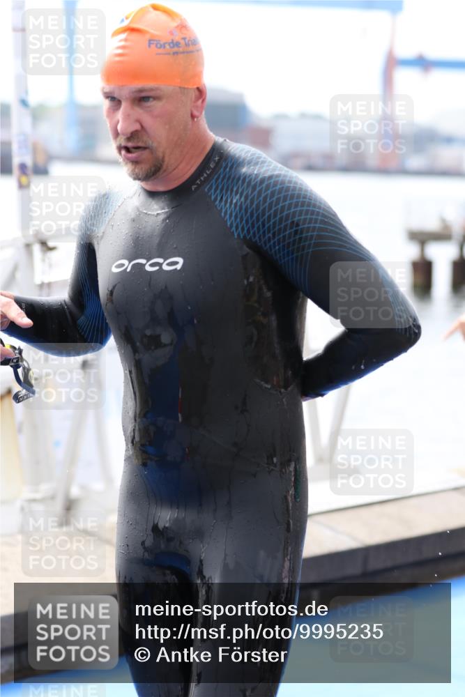 16.08.2026 - KN Förde Triathlon 2026 Antke Förster http://msf.ph/oto/9995235 16.08.2026 10:53:04 Schwimmen 302, 304, 305, 307 meine-sportfotos.de