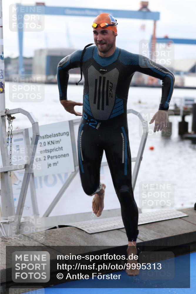 16.08.2026 - KN Förde Triathlon 2026 Antke Förster http://msf.ph/oto/9995313 16.08.2026 10:55:18 Schwimmen 221, 317, 320, 323 meine-sportfotos.de