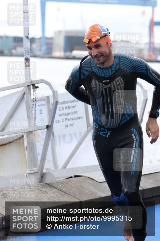 16.08.2026 - KN Förde Triathlon 2026 Antke Förster http://msf.ph/oto/9995315 16.08.2026 10:55:19 Schwimmen 221, 317, 323, 320, 323 meine-sportfotos.de