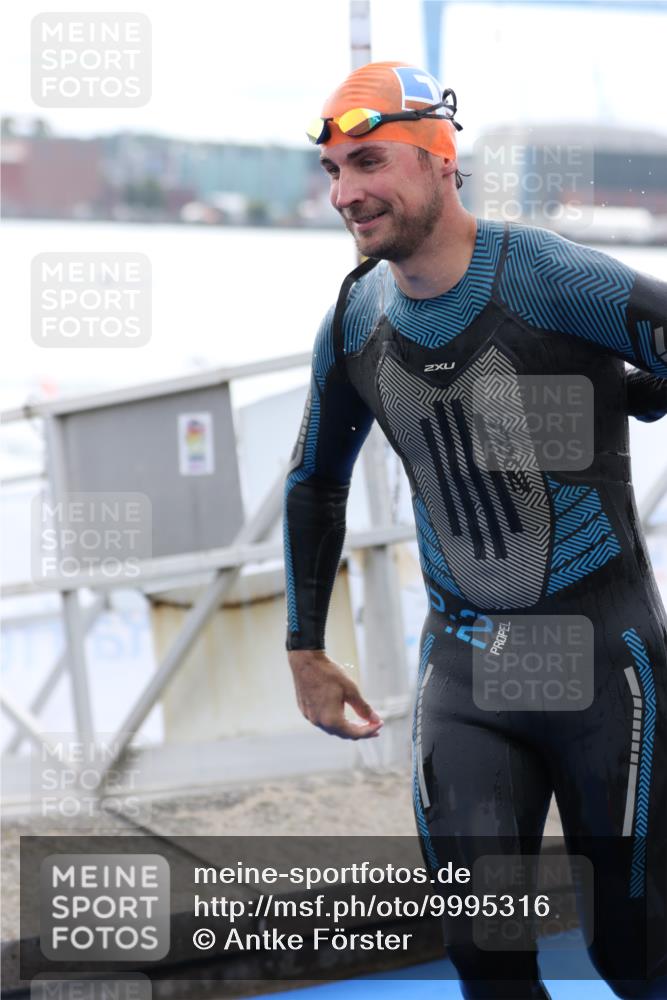16.08.2026 - KN Förde Triathlon 2026 Antke Förster http://msf.ph/oto/9995316 16.08.2026 10:55:19 Schwimmen 221, 317, 323, 320, 323 meine-sportfotos.de