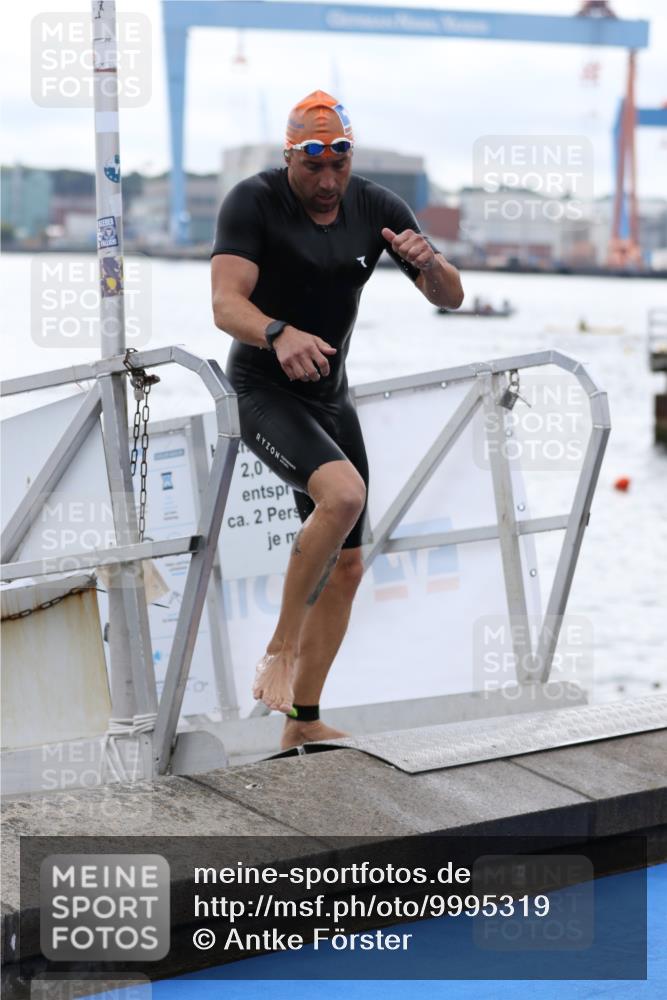 16.08.2026 - KN Förde Triathlon 2026 Antke Förster http://msf.ph/oto/9995319 16.08.2026 10:55:23 Schwimmen 221, 317, 323, 320, 327 meine-sportfotos.de