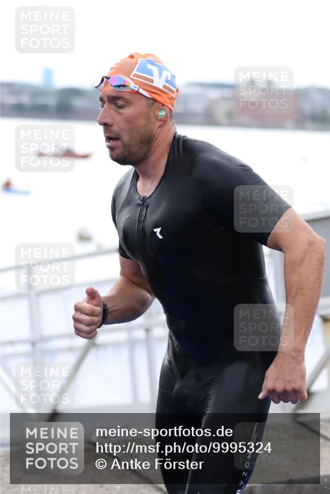 16.08.2026 - KN Förde Triathlon 2026 Antke Förster http://msf.ph/oto/9995324 16.08.2026 10:55:25 Schwimmen 221, 320, 323, 327, 329 meine-sportfotos.de