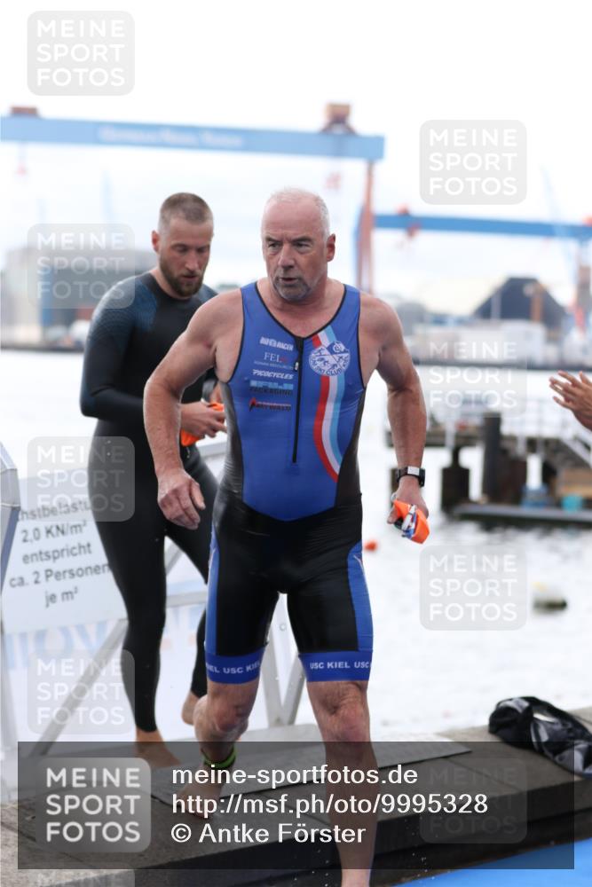 16.08.2026 - KN Förde Triathlon 2026 Antke Förster http://msf.ph/oto/9995328 16.08.2026 10:55:50 Schwimmen 327, 329, 321, 324 meine-sportfotos.de