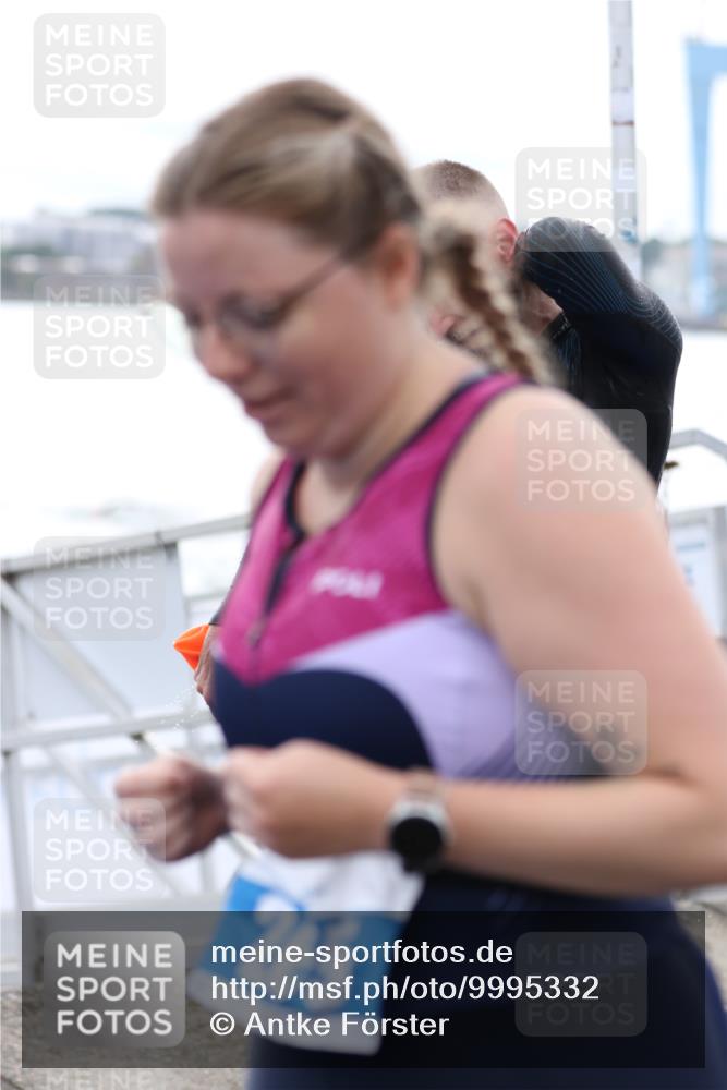 16.08.2026 - KN Förde Triathlon 2026 Antke Förster http://msf.ph/oto/9995332 16.08.2026 10:55:52 Schwimmen 327, 329, 321, 324 meine-sportfotos.de