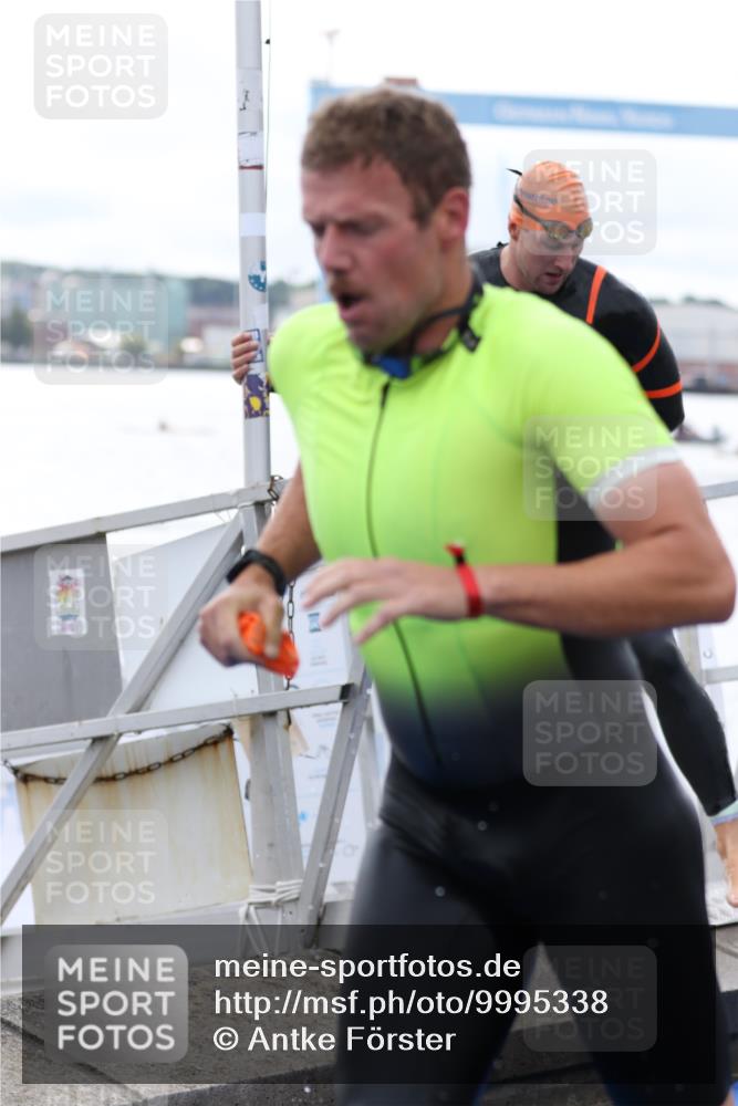 16.08.2026 - KN Förde Triathlon 2026 Antke Förster http://msf.ph/oto/9995338 16.08.2026 10:56:10 Schwimmen 321, 324, 327, 329, 310, 336, 341, 373 meine-sportfotos.de
