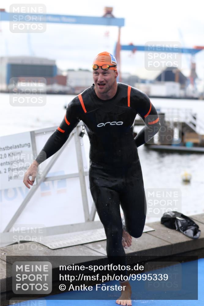 16.08.2026 - KN Förde Triathlon 2026 Antke Förster http://msf.ph/oto/9995339 16.08.2026 10:56:10 Schwimmen 321, 324, 327, 329, 310, 336, 341, 373 meine-sportfotos.de