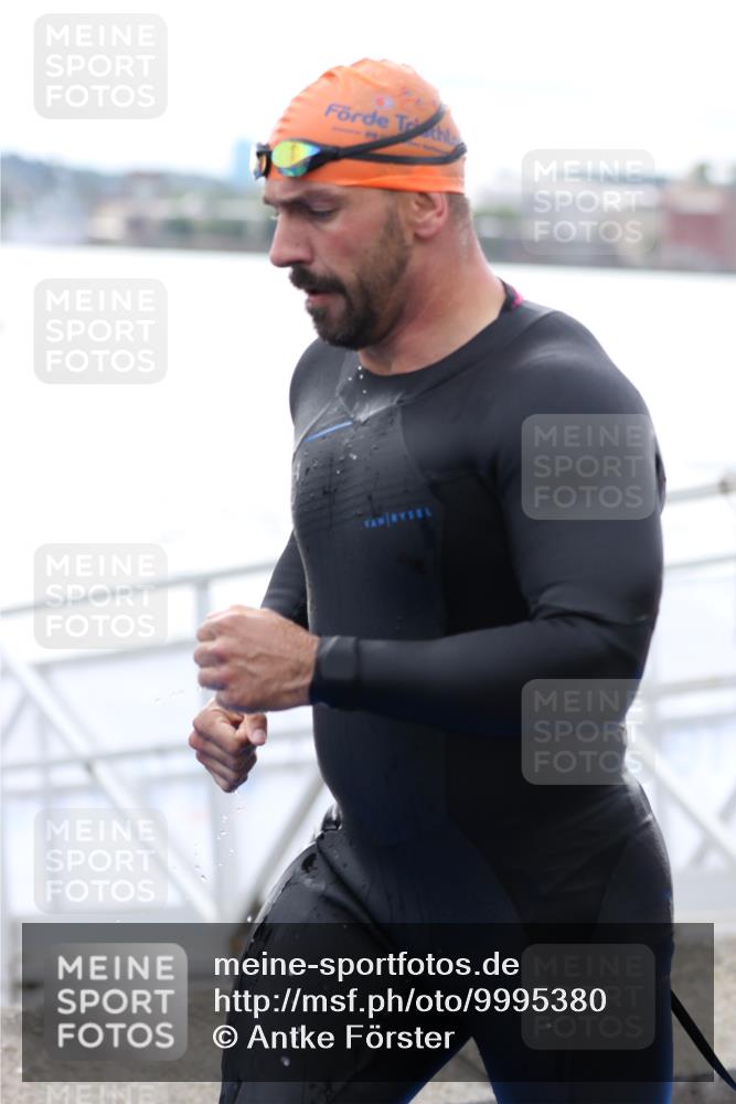 16.08.2026 - KN Förde Triathlon 2026 Antke Förster http://msf.ph/oto/9995380 16.08.2026 10:57:05 Schwimmen 337, 343, 345, 306 meine-sportfotos.de
