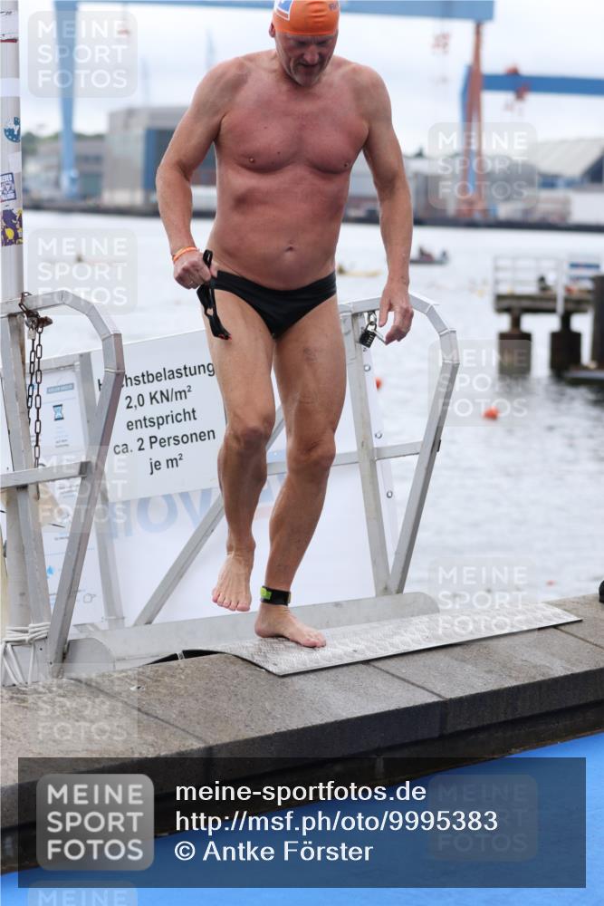 16.08.2026 - KN Förde Triathlon 2026 Antke Förster http://msf.ph/oto/9995383 16.08.2026 10:57:30 Schwimmen 306, 322 meine-sportfotos.de