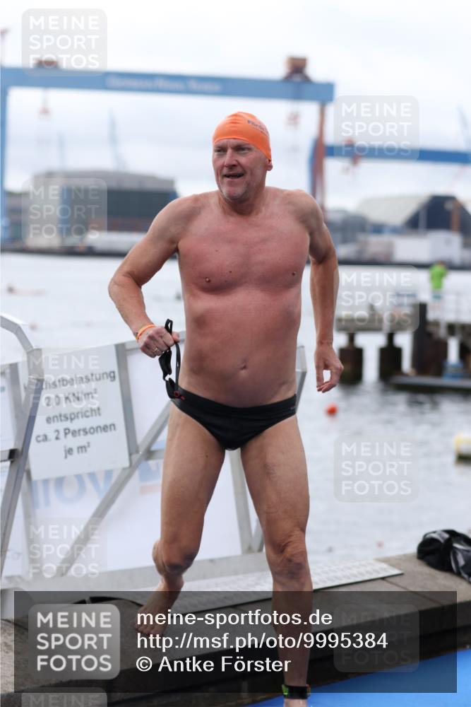 16.08.2026 - KN Förde Triathlon 2026 Antke Förster http://msf.ph/oto/9995384 16.08.2026 10:57:31 Schwimmen 306, 322 meine-sportfotos.de