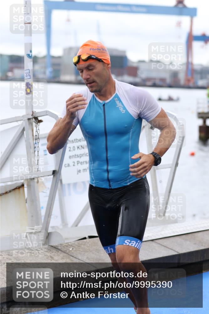 16.08.2026 - KN Förde Triathlon 2026 Antke Förster http://msf.ph/oto/9995390 16.08.2026 10:57:56 Schwimmen 322, 331, 355, 363 meine-sportfotos.de