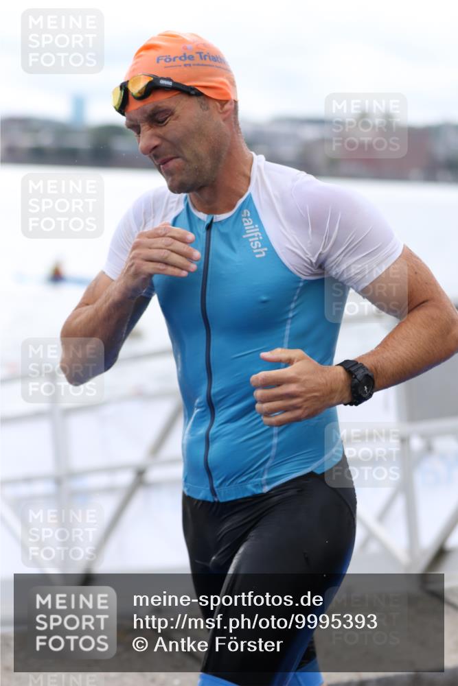 16.08.2026 - KN Förde Triathlon 2026 Antke Förster http://msf.ph/oto/9995393 16.08.2026 10:57:56 Schwimmen 322, 331, 355, 363 meine-sportfotos.de
