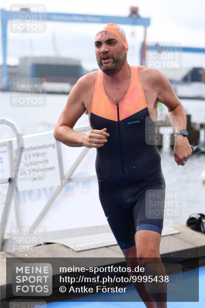 16.08.2026 - KN Förde Triathlon 2026 Antke Förster http://msf.ph/oto/9995438 16.08.2026 10:59:16 Schwimmen 328, 349, 371, 358 meine-sportfotos.de