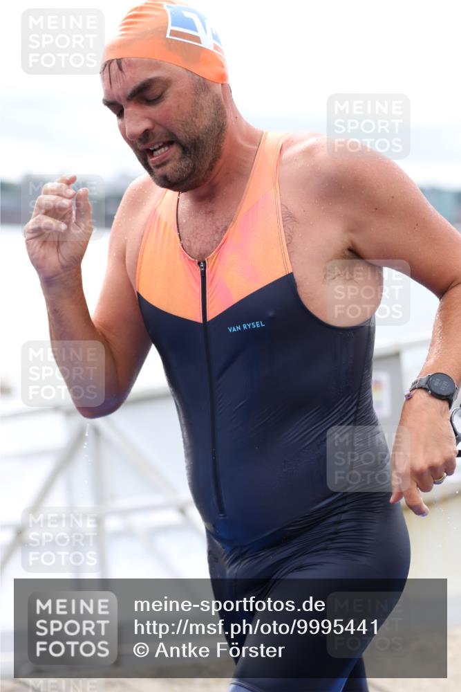 16.08.2026 - KN Förde Triathlon 2026 Antke Förster http://msf.ph/oto/9995441 16.08.2026 10:59:17 Schwimmen 328, 349, 371, 358 meine-sportfotos.de