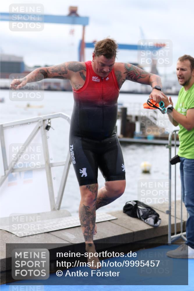 16.08.2026 - KN Förde Triathlon 2026 Antke Förster http://msf.ph/oto/9995457 16.08.2026 10:59:53 Schwimmen 346, 804, 354, 372, 391 meine-sportfotos.de