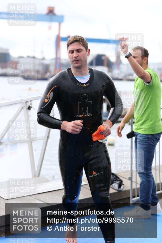 16.08.2026 - KN Förde Triathlon 2026 Antke Förster http://msf.ph/oto/9995570 16.08.2026 11:02:30 Schwimmen 410, 315, 316, 357, 388, 397 meine-sportfotos.de