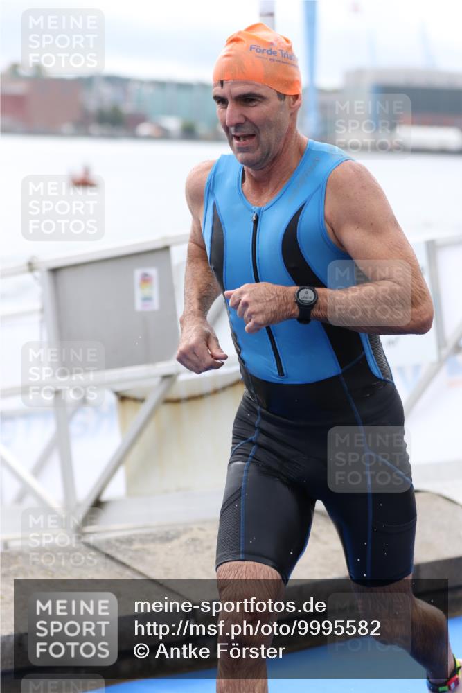 16.08.2026 - KN Förde Triathlon 2026 Antke Förster http://msf.ph/oto/9995582 16.08.2026 11:02:45 Schwimmen 357, 397, 410, 315, 316, 357, 360, 370, 388, 389 meine-sportfotos.de