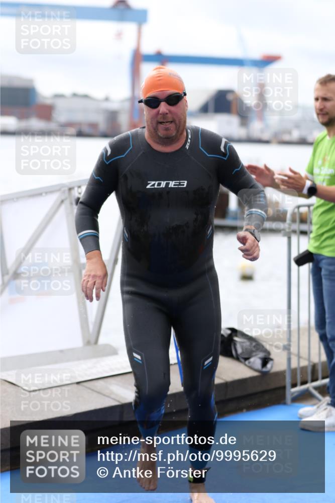 16.08.2026 - KN Förde Triathlon 2026 Antke Förster http://msf.ph/oto/9995629 16.08.2026 11:03:50 Schwimmen 379, 403, 334, 398, 401, 409, 412, 422 meine-sportfotos.de