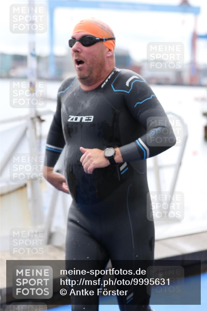 16.08.2026 - KN Förde Triathlon 2026 Antke Förster http://msf.ph/oto/9995631 16.08.2026 11:03:51 Schwimmen 379, 403, 334, 398, 401, 409, 412, 422 meine-sportfotos.de