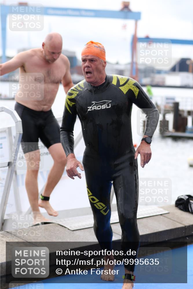 16.08.2026 - KN Förde Triathlon 2026 Antke Förster http://msf.ph/oto/9995635 16.08.2026 11:03:54 Schwimmen 379, 398, 403, 409, 334, 401, 412, 422 meine-sportfotos.de