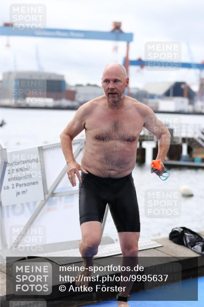 16.08.2026 - KN Förde Triathlon 2026 Antke Förster http://msf.ph/oto/9995637 16.08.2026 11:03:55 Schwimmen 379, 398, 403, 409, 334, 401, 412, 422 meine-sportfotos.de