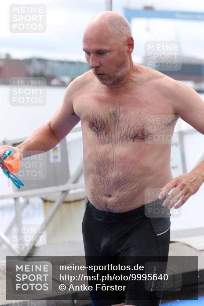 16.08.2026 - KN Förde Triathlon 2026 Antke Förster http://msf.ph/oto/9995640 16.08.2026 11:03:57 Schwimmen 379, 398, 403, 409, 334, 401, 412, 422 meine-sportfotos.de