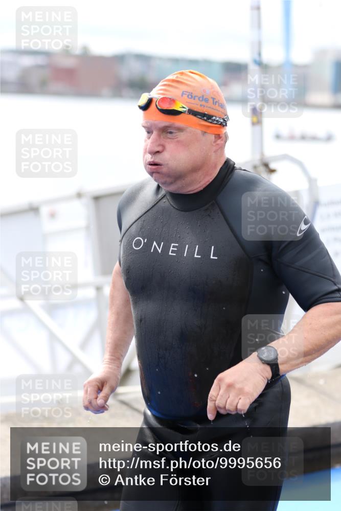 16.08.2026 - KN Förde Triathlon 2026 Antke Förster http://msf.ph/oto/9995656 16.08.2026 11:04:09 Schwimmen 398, 401, 403, 409, 412, 422, 334, 408, 411, 413 meine-sportfotos.de