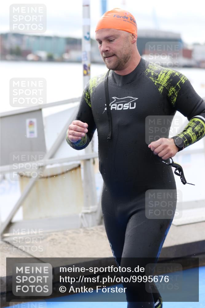 16.08.2026 - KN Förde Triathlon 2026 Antke Förster http://msf.ph/oto/9995676 16.08.2026 11:04:37 Schwimmen 334, 408, 411, 413, 374, 386, 430 meine-sportfotos.de