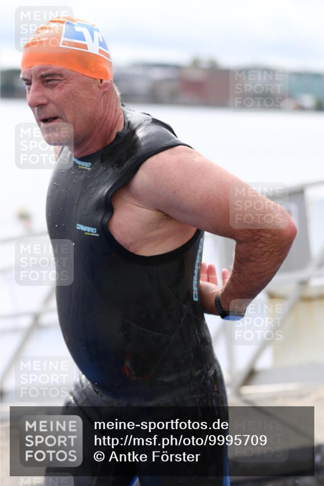16.08.2026 - KN Förde Triathlon 2026 Antke Förster http://msf.ph/oto/9995709 16.08.2026 11:05:25 Schwimmen 374, 406, 407, 393, 432 meine-sportfotos.de