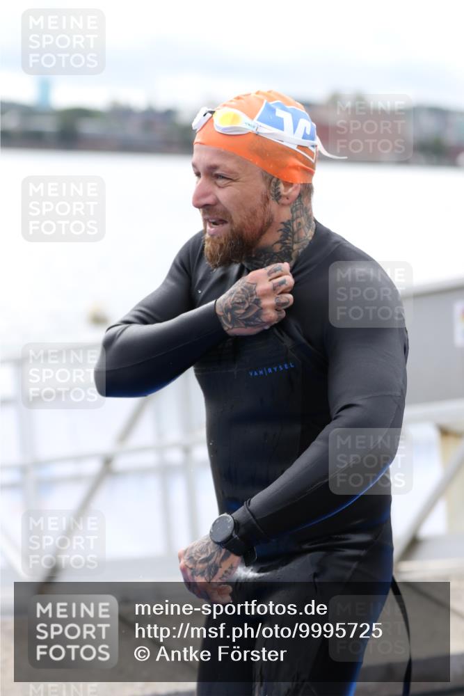 16.08.2026 - KN Förde Triathlon 2026 Antke Förster http://msf.ph/oto/9995725 16.08.2026 11:05:59 Schwimmen 421, 400, 402, 803 meine-sportfotos.de