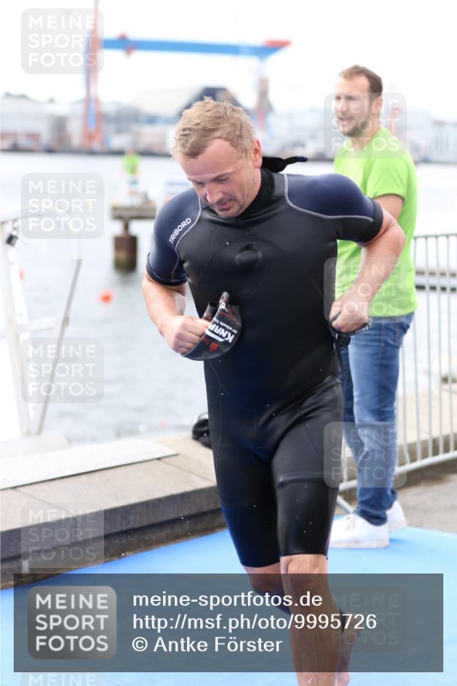 16.08.2026 - KN Förde Triathlon 2026 Antke Förster http://msf.ph/oto/9995726 16.08.2026 11:06:04 Schwimmen 400, 421, 402, 803 meine-sportfotos.de