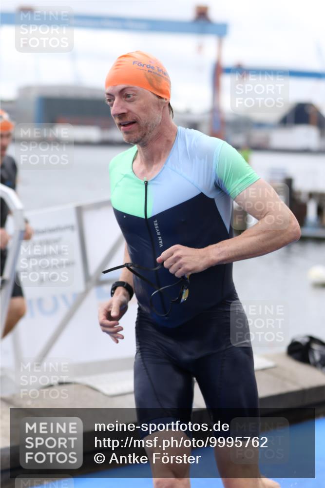 16.08.2026 - KN Förde Triathlon 2026 Antke Förster http://msf.ph/oto/9995762 16.08.2026 11:07:06 Schwimmen 351, 396, 399, 416, 435, 378, 385, 404, 425, 437, 801, 802 meine-sportfotos.de