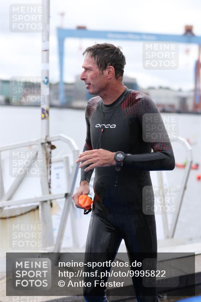 16.08.2026 - KN Förde Triathlon 2026 Antke Förster http://msf.ph/oto/9995822 16.08.2026 11:08:31 Schwimmen 428, 429 meine-sportfotos.de