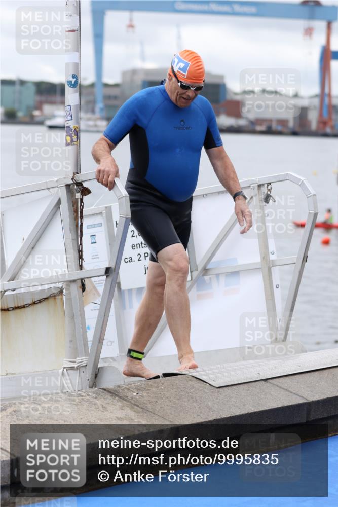 16.08.2026 - KN Förde Triathlon 2026 Antke Förster http://msf.ph/oto/9995835 16.08.2026 11:09:44 Schwimmen 415, 438 meine-sportfotos.de