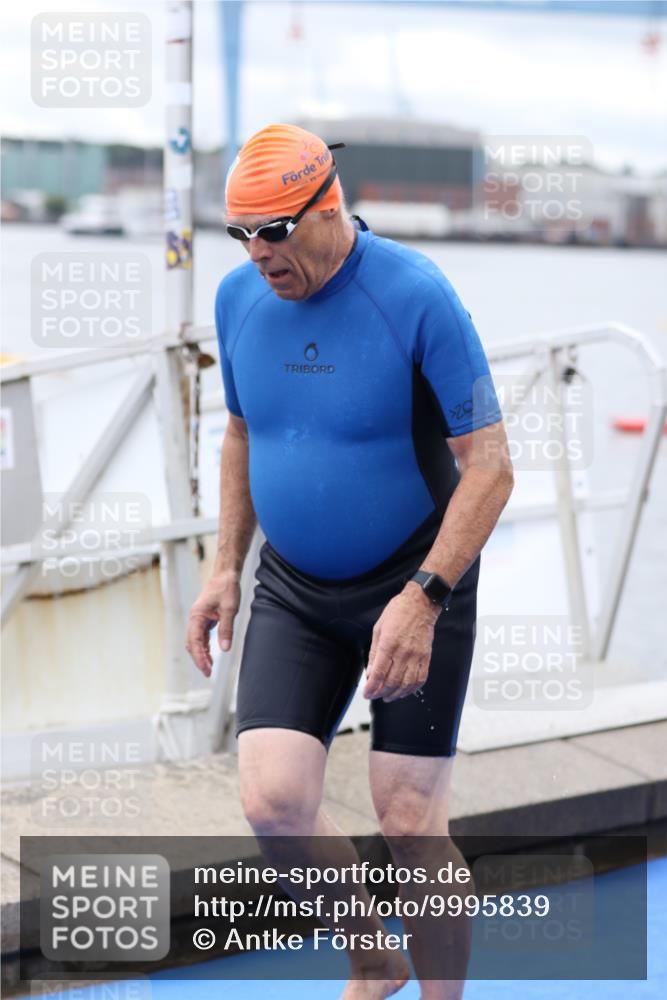16.08.2026 - KN Förde Triathlon 2026 Antke Förster http://msf.ph/oto/9995839 16.08.2026 11:09:46 Schwimmen 415, 438 meine-sportfotos.de