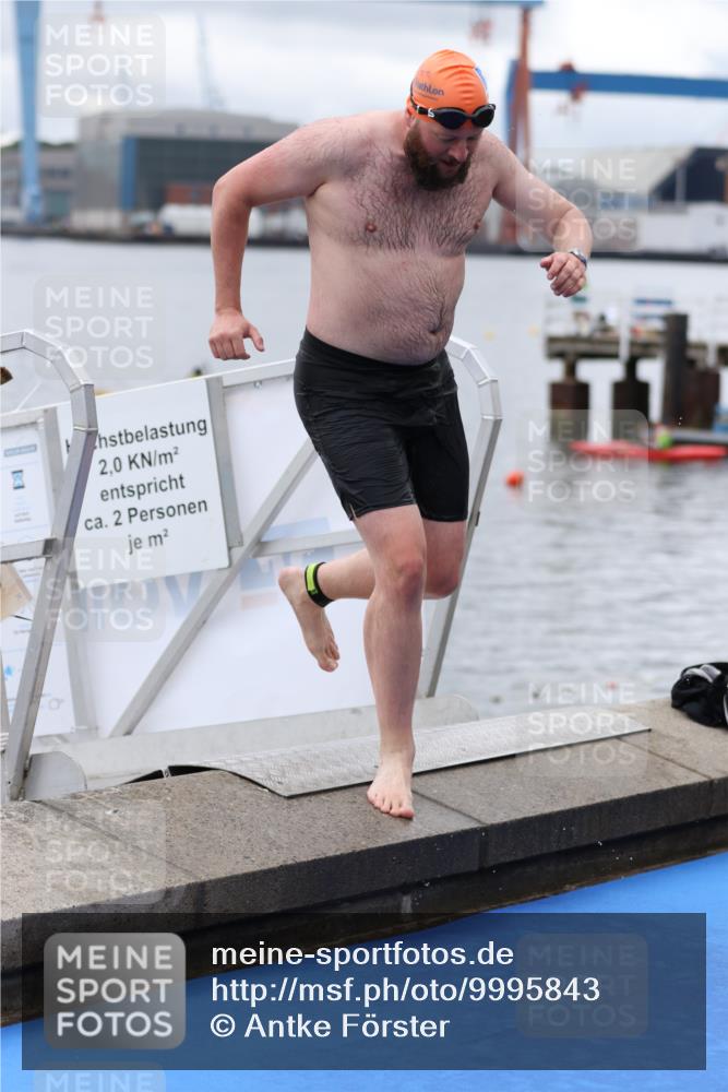 16.08.2026 - KN Förde Triathlon 2026 Antke Förster http://msf.ph/oto/9995843 16.08.2026 11:10:06 Schwimmen 415, 438 meine-sportfotos.de