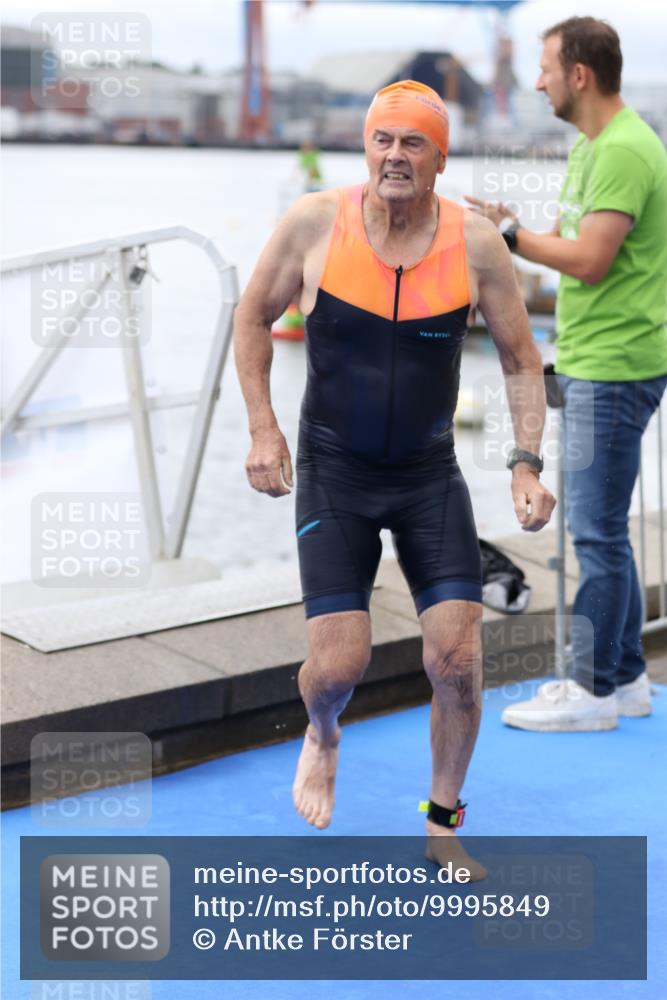 16.08.2026 - KN Förde Triathlon 2026 Antke Förster http://msf.ph/oto/9995849 16.08.2026 11:11:12 Schwimmen 439, 424, 426 meine-sportfotos.de