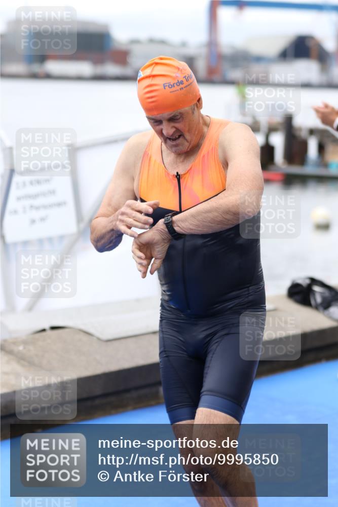 16.08.2026 - KN Förde Triathlon 2026 Antke Förster http://msf.ph/oto/9995850 16.08.2026 11:11:13 Schwimmen 439, 424, 426 meine-sportfotos.de