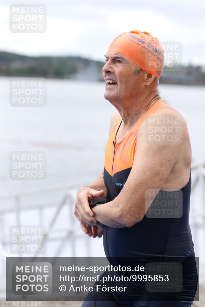 16.08.2026 - KN Förde Triathlon 2026 Antke Förster http://msf.ph/oto/9995853 16.08.2026 11:11:14 Schwimmen 439, 424, 426 meine-sportfotos.de